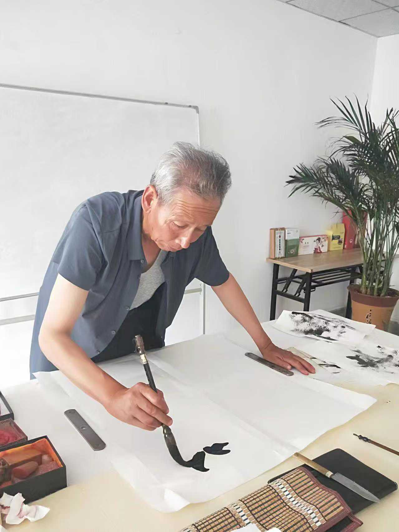 杨海成艺术展销店铺